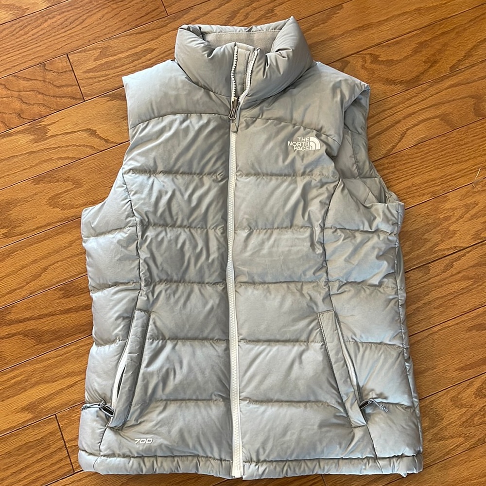 The North Face 700 women’s down vest. Size: small. Color: gray.